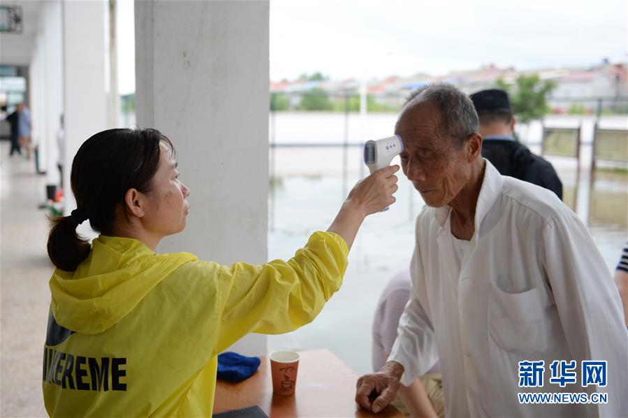 （在習近平新時代中國特色社會主義思想指引下&mdash;&mdash;新時代新作為新篇章&middot;習近平總書記關(guān)切事&middot;圖文互動）（1）戰(zhàn)洪魔　保安全&mdash;&mdash;近期防汛救災(zāi)熱點觀察