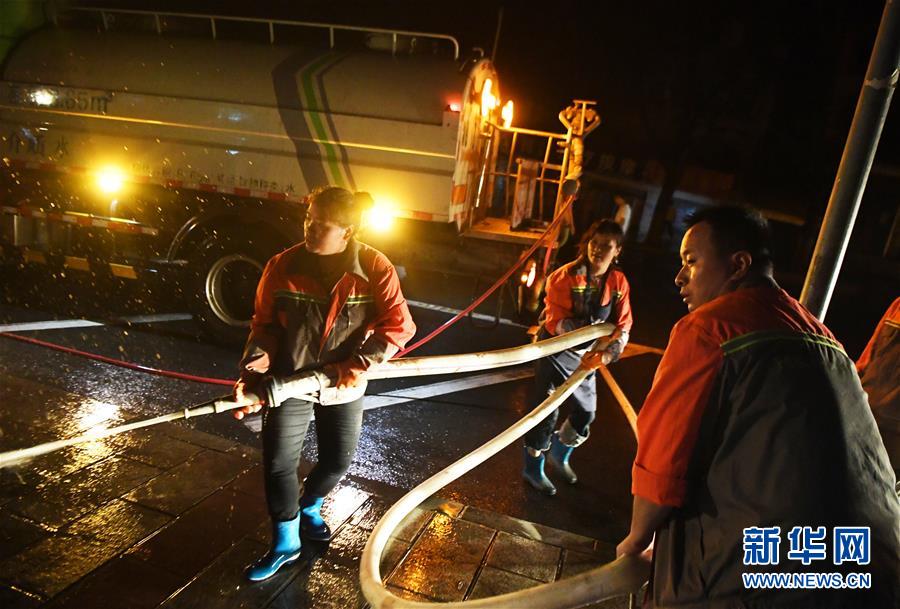 （在習近平新時代中國特色社會主義思想指引下&mdash;&mdash;新時代新作為新篇章&middot;習近平總書記關(guān)切事&middot;圖文互動）（3）戰(zhàn)洪魔　保安全&mdash;&mdash;近期防汛救災(zāi)熱點觀察