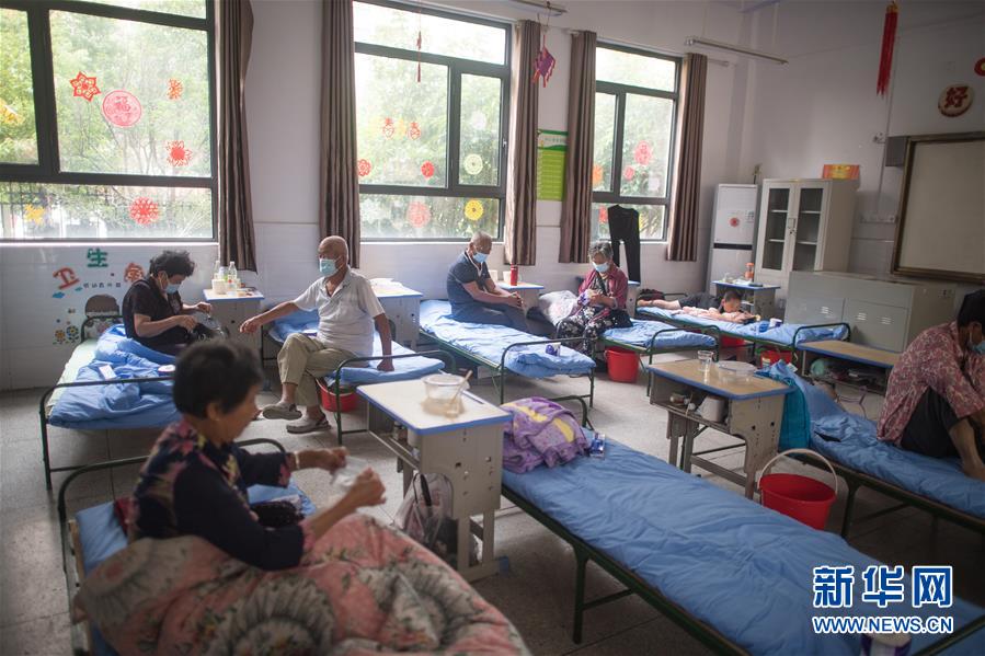 （防汛抗洪&middot;圖文互動）（6）為人民生命安全撐起&ldquo;安全傘&rdquo;&mdash;&mdash;湖北緊急轉(zhuǎn)移安置受災(zāi)群眾速寫