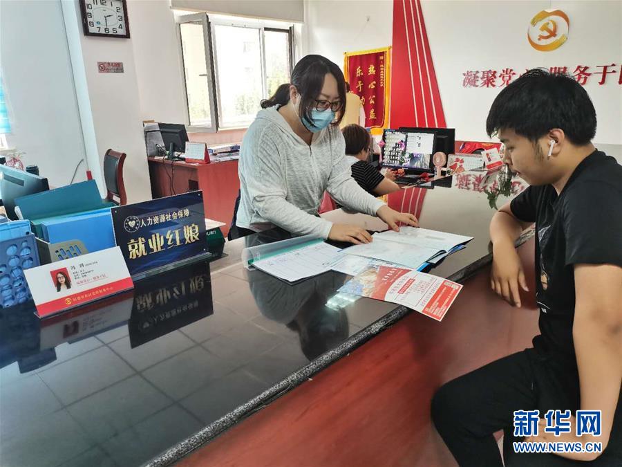 （新華網(wǎng)&middot;圖文互動）（2）&ldquo;就業(yè)紅娘&rdquo;忙&ldquo;牽線&rdquo;