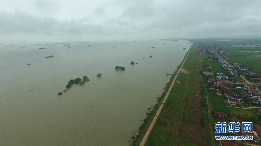 (防汛抗洪·圖文互動)(5)“險情不可怕,可怕的是不能及時發現險情”——洞庭湖巡堤查險現場直擊