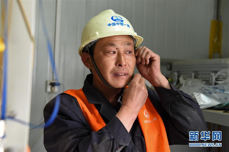 （圖文互動）（2）筑完&ldquo;天路&rdquo;架&ldquo;云梯&rdquo;&mdash;&mdash;鐵路老兵再上高原