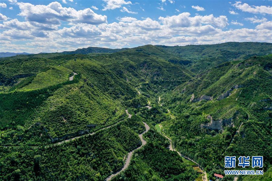 (走向我們的小康生活·圖文互動(dòng))(1)一年一個(gè)樣——再現(xiàn)“錦繡太原城”的逐夢之旅