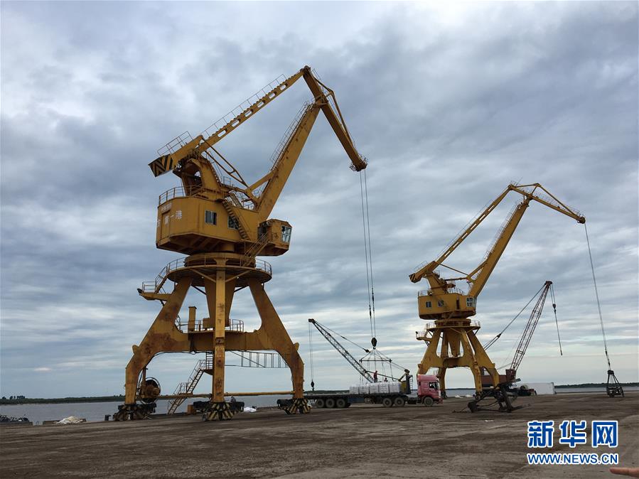 (圖文互動(dòng))(1)防疫不松 貿(mào)易暢通——中國(guó)“東極”撫遠(yuǎn)海關(guān)一線見聞