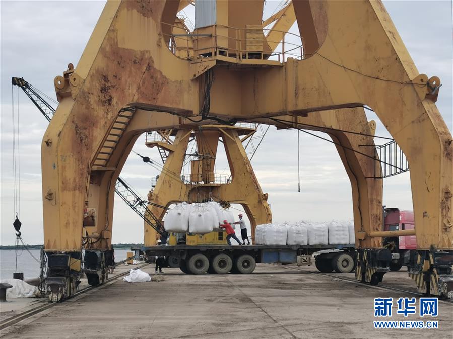 (圖文互動(dòng))(2)防疫不松 貿(mào)易暢通——中國(guó)“東極”撫遠(yuǎn)海關(guān)一線見聞