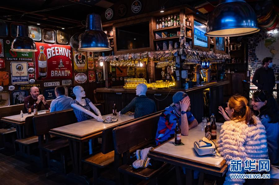 (國(guó)際·圖文互動(dòng))(14)特稿:穿越寒暑 無(wú)問(wèn)西東——寫在新冠疫情構(gòu)成“國(guó)際關(guān)注的突發(fā)公共衛(wèi)生事件”半年之際