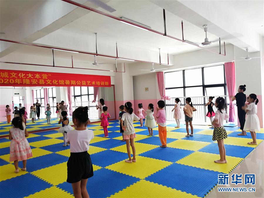 （特別的暑期生活&middot;圖文互動）（2）她們的愿望，在這個假期實現&mdash;&mdash;廣西隆安易地扶貧搬遷安置區暑期見聞