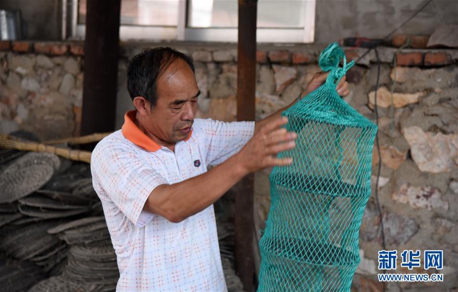 (走向我們的小康生活·圖文互動)(8)長島漁民的扇貝喜事:從請客求人買到供不應求