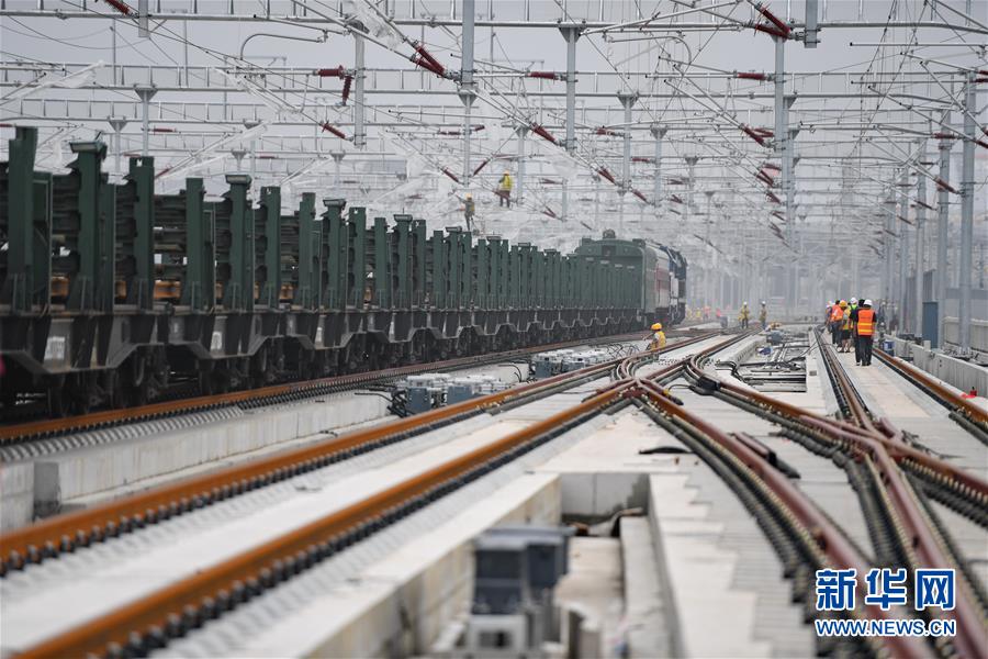 （新華全媒頭條&middot;圖文互動(dòng)）（2）&ldquo;1毫米&rdquo;之內(nèi)的智慧與引領(lǐng)&mdash;&mdash;寫在智能高鐵京雄城際全線軌道貫通之際