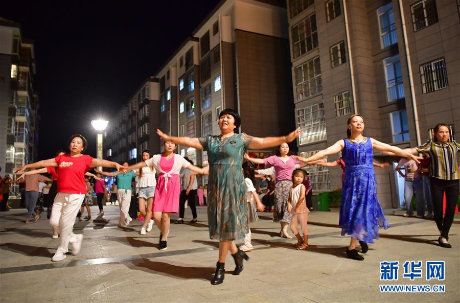 （走向我們的小康生活&middot;圖文互動）（4）&ldquo;樓上過日子，樓下賺票子&rdquo;&mdash;&mdash;來自陜西安康的易地扶貧搬遷一線觀察