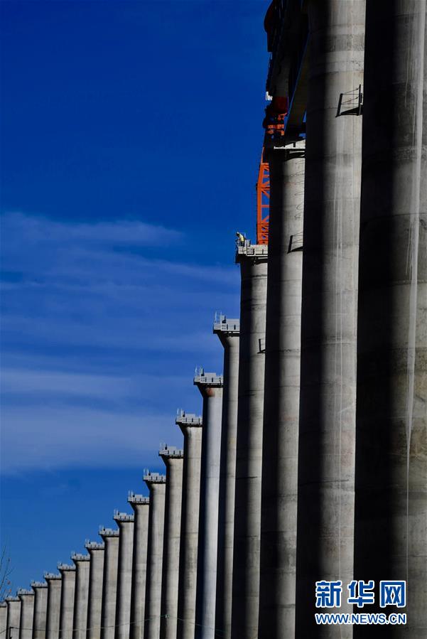 （新華全媒頭條&middot;圖文互動）（11）闊步走在新時代康莊大道上&mdash;&mdash;以習(xí)近平同志為核心的黨中央關(guān)心西藏工作紀(jì)實