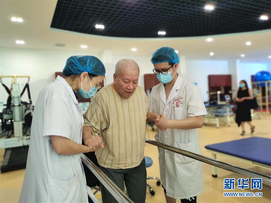 （走向我們的小康生活&middot;圖文互動）（1）從&ldquo;老三送&rdquo;到&ldquo;新三送&rdquo;&mdash;&mdash;天津呵護&ldquo;最美夕陽紅&rdquo;