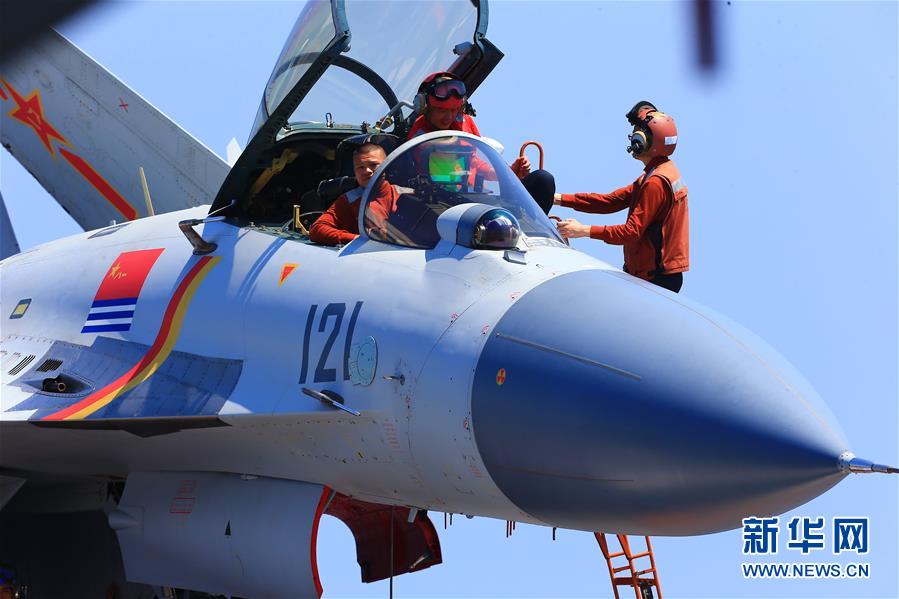 （在習(xí)近平強(qiáng)軍思想指引下&middot;我們在戰(zhàn)位報(bào)告&middot;圖文互動(dòng)）（2）奮飛在新時(shí)代的海天&mdash;&mdash;海軍某艦載航空兵部隊(duì)備戰(zhàn)打仗記事