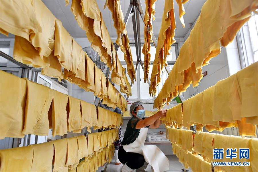 （新華全媒頭條&middot;走向我們的小康生活&middot;圖文互動）（10）長城腳下，小康村串成&ldquo;珍珠鏈&rdquo;