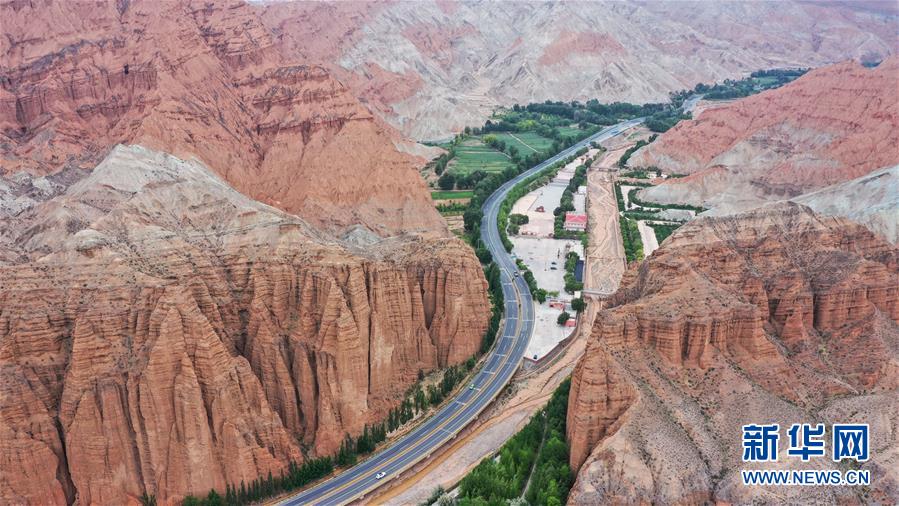 （新華全媒頭條&middot;走向我們的小康生活&middot;決戰決勝脫貧攻堅&middot;圖文互動）（8）高原上綻放的光芒&mdash;&mdash;來自青海攻克深度貧困堡壘的故事