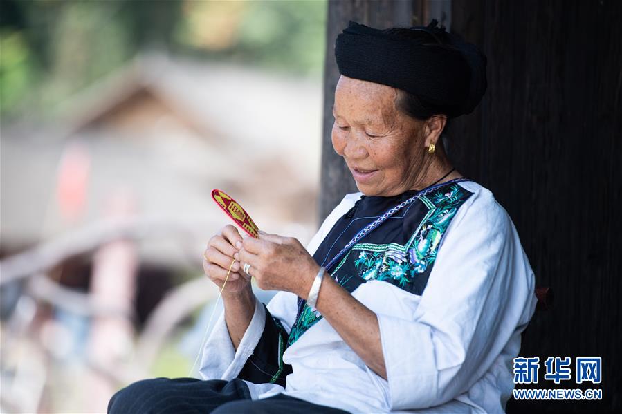 （習(xí)近平的小康故事&middot;新華網(wǎng)&middot;圖文互動）（4）&ldquo;讓所有老年人都能有一個幸福美滿的晚年&rdquo;&mdash;&mdash;習(xí)近平和尊老養(yǎng)老的故事