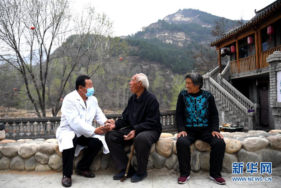 （習(xí)近平的小康故事&middot;新華網(wǎng)&middot;圖文互動）（9）&ldquo;讓所有老年人都能有一個幸福美滿的晚年&rdquo;&mdash;&mdash;習(xí)近平和尊老養(yǎng)老的故事