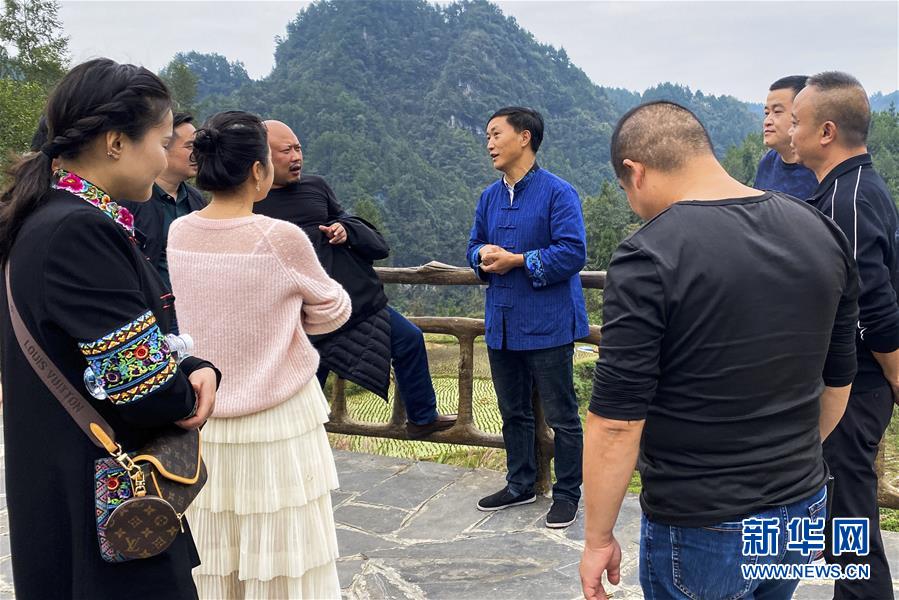 (在習(xí)近平新時(shí)代中國(guó)特色社會(huì)主義思想指引下——新時(shí)代新作為新篇章·習(xí)近平總書記關(guān)切事·圖文互動(dòng))(1)精準(zhǔn)扶貧7年,十八洞村“長(zhǎng)”出10余種新職業(yè)