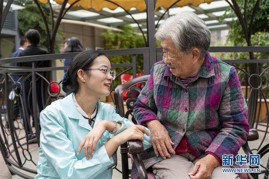 (五中全會精神在基層·圖文互動)(3)許你一個暖暖的“人生秋天”——看“春城”這座小樓如何盤活養老事業