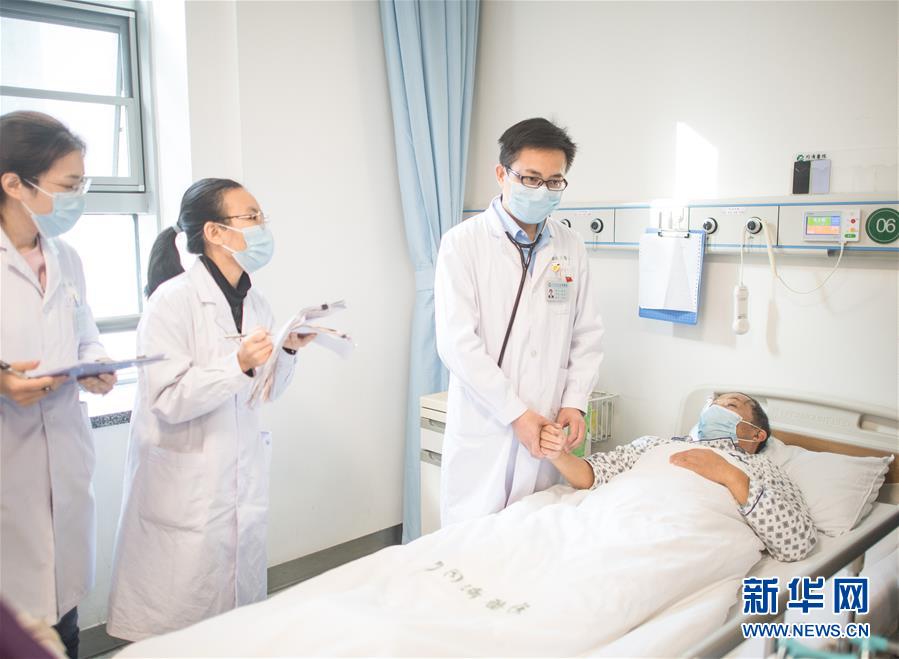 （抗疫先進(jìn)事跡&middot;圖文互動）（3）用凡人微光照亮勝利之路&mdash;&mdash;戰(zhàn)&ldquo;疫&rdquo;先進(jìn)代表素描