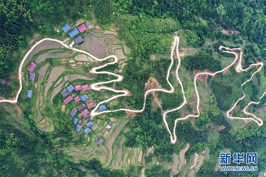 （新華全媒頭條&middot;兩會(huì)特別報(bào)道&middot;圖文互動(dòng)）（2）從取得決定性成就到奪取全面勝利&mdash;&mdash;從全國兩會(huì)看決戰(zhàn)決勝脫貧攻堅(jiān)