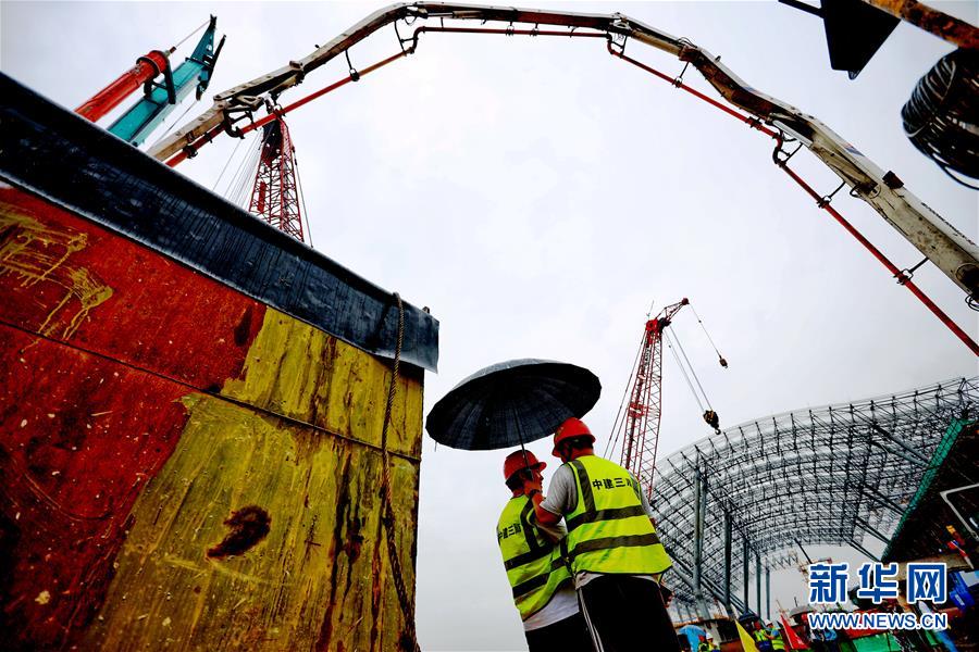 （兩會&middot;熱點畫報）（20）代表委員建言統籌做好經濟社會發展工作