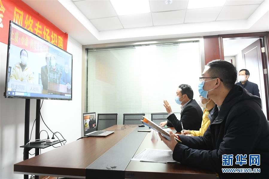 （新華全媒頭條&middot;圖文互動）（18）從人民中汲取磅礴力量&mdash;&mdash;習(xí)近平總書記同出席2020年全國兩會人大代表、政協(xié)委員共商國是紀(jì)實