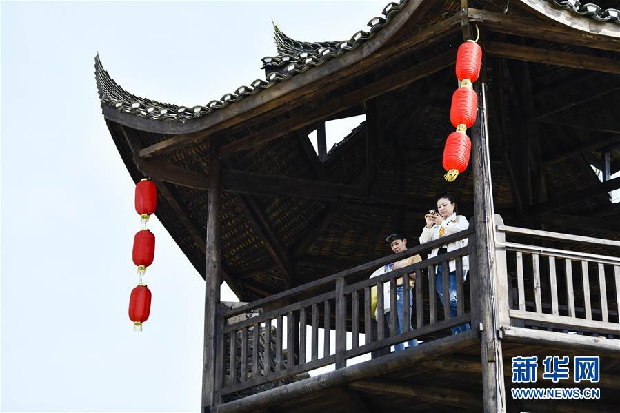 （新華全媒頭條&middot;圖文互動）（20）從人民中汲取磅礴力量&mdash;&mdash;習(xí)近平總書記同出席2020年全國兩會人大代表、政協(xié)委員共商國是紀(jì)實