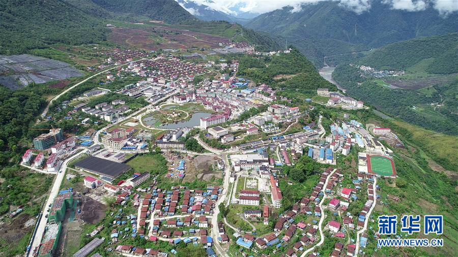 （兩會前夕看落實&middot;圖文互動）（1）格?；ㄩ_ 幸福路寬&mdash;&mdash;西藏落實習(xí)近平總書記全國兩會重要講話精神紀(jì)實