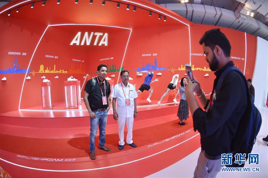 （新華全媒頭條&middot;圖文互動）（9）上下同心再出發&mdash;&mdash;習近平總書記同出席2019年全國兩會人大代表、政協委員共商國是紀實