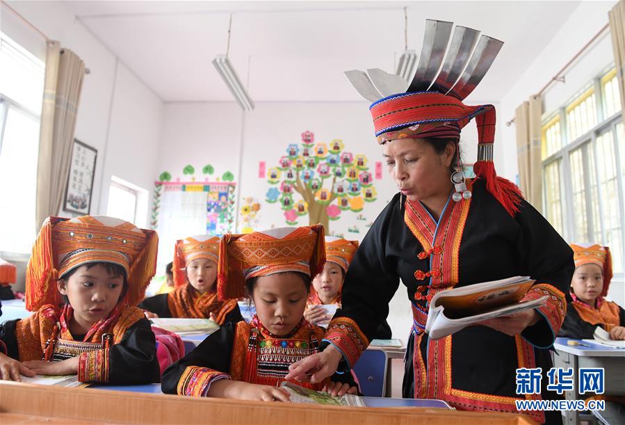 （新華全媒頭條&middot;圖文互動）（11）凝心鑄師魂　立德育新人&mdash;&mdash;以習近平同志為核心的黨中央關心教師隊伍建設紀實