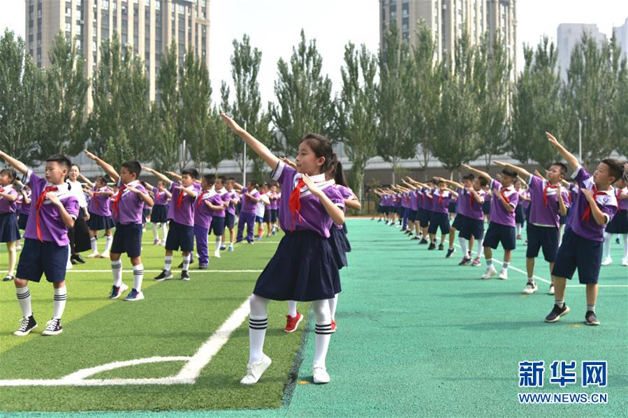 （體育&middot;圖文互動）（1）（在習近平新時代中國特色社會主義思想指引下&mdash;&mdash;新時代新作為新篇章&middot;總書記關心的百姓身邊事）奔跑吧，少年！&mdash;&mdash;體育讓孩子們插上強壯的翅膀（配本社同題文字稿）