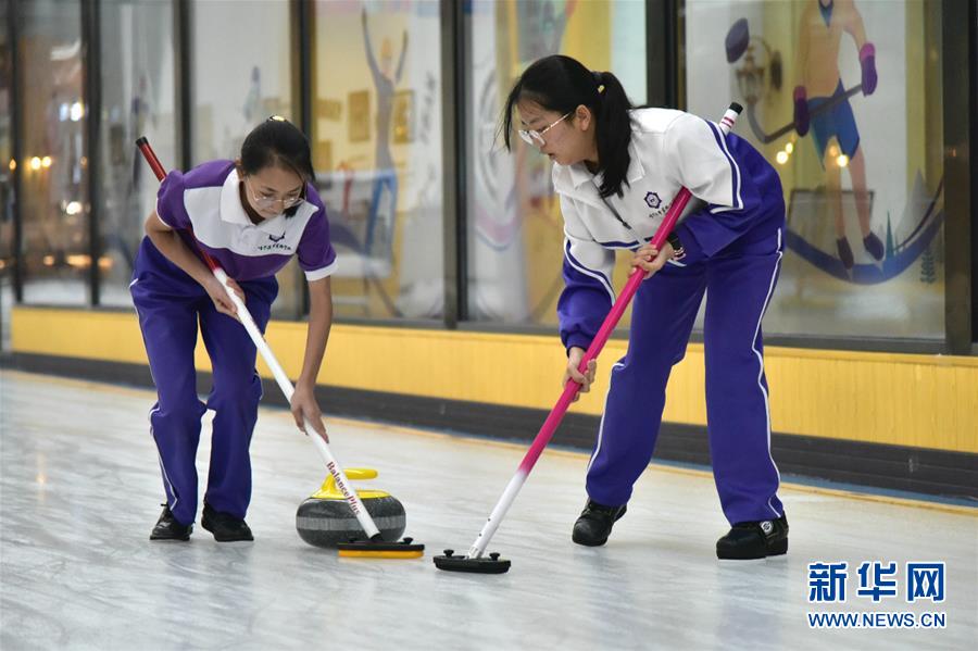 （體育&middot;圖文互動）（4）（在習近平新時代中國特色社會主義思想指引下&mdash;&mdash;新時代新作為新篇章&middot;總書記關心的百姓身邊事）奔跑吧，少年！&mdash;&mdash;體育讓孩子們插上強壯的翅膀（配本社同題文字稿）