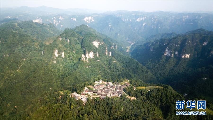 （在習(xí)近平新時代中國特色社會主義思想指引下&mdash;&mdash;新時代新作為新篇章&middot;總書記關(guān)切脫貧事&middot;圖文互動）（1）精準(zhǔn)扶貧：提速脫貧奔小康