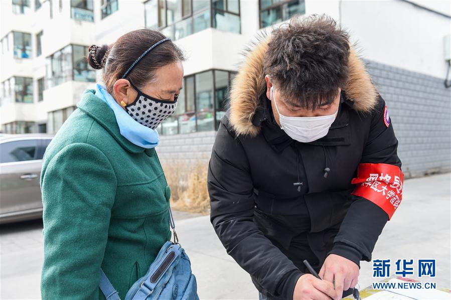 （在習(xí)近平新時代中國特色社會主義思想指引下&mdash;&mdash;新時代新作為新篇章&middot;習(xí)近平總書記關(guān)切事）（5）&ldquo;平凡英雄&rdquo;的力量&mdash;&mdash;致敬堅守戰(zhàn)&ldquo;疫&rdquo;一線的社區(qū)工作者 