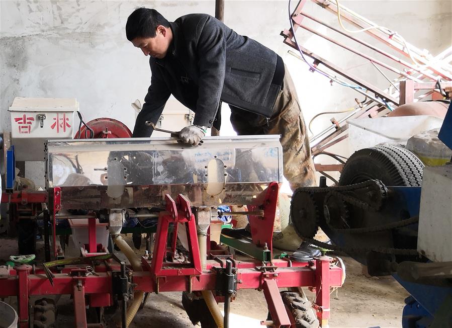 （在習(xí)近平新時(shí)代中國特色社會主義思想指引下&mdash;&mdash;新時(shí)代新作為新篇章&middot;習(xí)近平總書記關(guān)切事&middot;圖文互動）（3）為農(nóng)田注入硬核生產(chǎn)力&mdash;&mdash;一些地方春耕中農(nóng)業(yè)科技創(chuàng)新掃描