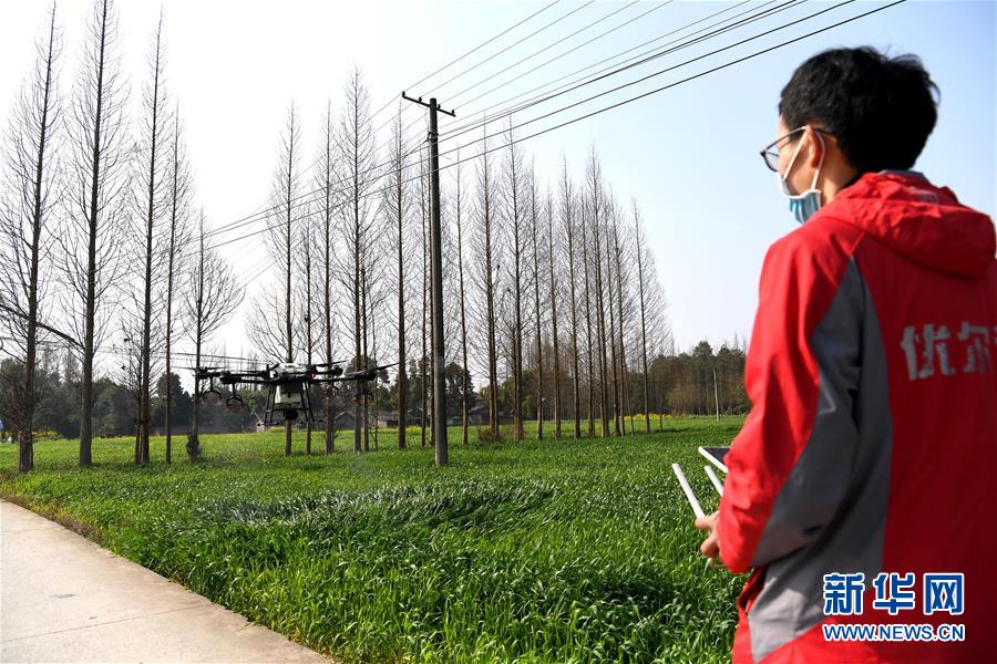 （在習(xí)近平新時(shí)代中國特色社會主義思想指引下&mdash;&mdash;新時(shí)代新作為新篇章&middot;習(xí)近平總書記關(guān)切事&middot;圖文互動）（6）為農(nóng)田注入硬核生產(chǎn)力&mdash;&mdash;一些地方春耕中農(nóng)業(yè)科技創(chuàng)新掃描