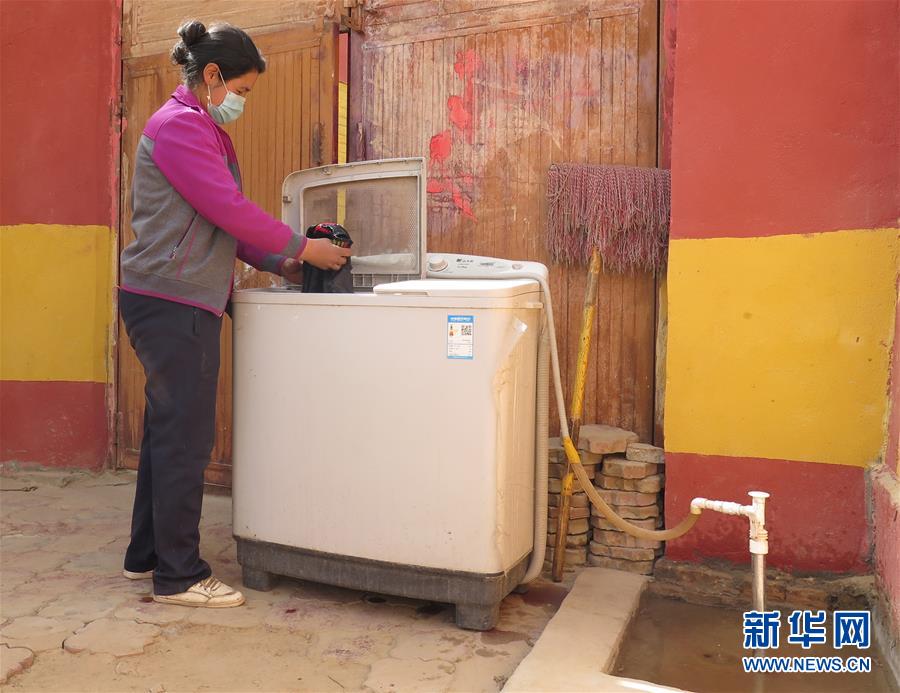 (新華全媒頭條·圖文互動)(10)春天里的5個“戰(zhàn)貧”瞬間——習近平總書記關(guān)于脫貧攻堅決策部署指引攻克最后的深貧堡壘