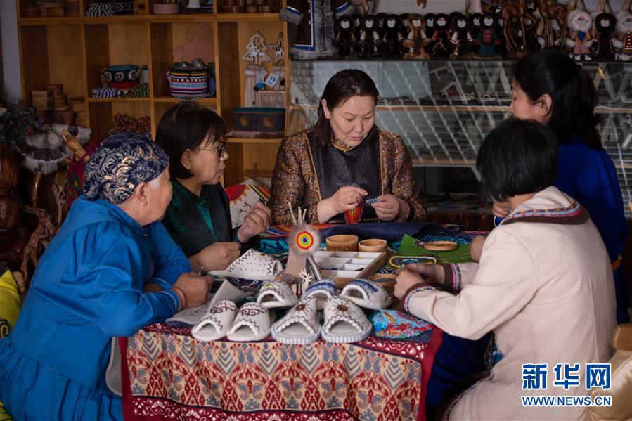 （在習近平新時代中國特色社會主義思想指引下&mdash;&mdash;新時代新作為新篇章&middot;習近平總書記關切事&middot;圖文互動）（2）讓每一個角落都感受到幸福的溫情&mdash;&mdash;人口較少民族在脫貧攻堅大潮中的奮進故事