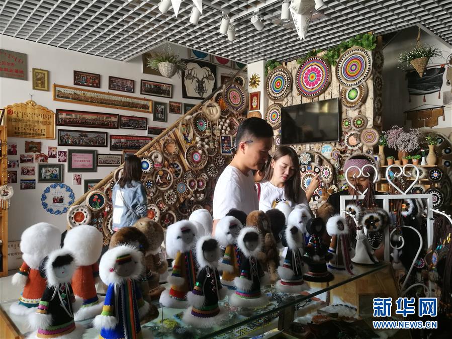 （在習近平新時代中國特色社會主義思想指引下&mdash;&mdash;新時代新作為新篇章&middot;習近平總書記關切事&middot;圖文互動）（3）讓每一個角落都感受到幸福的溫情&mdash;&mdash;人口較少民族在脫貧攻堅大潮中的奮進故事