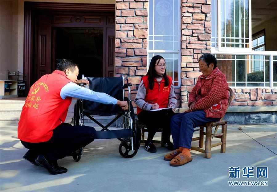 （新華全媒頭條&middot;總書記推動的改革身邊事&middot;行政體制改革篇&middot;圖文互動）（4）特寫：追問&ldquo;一件事&rdquo;