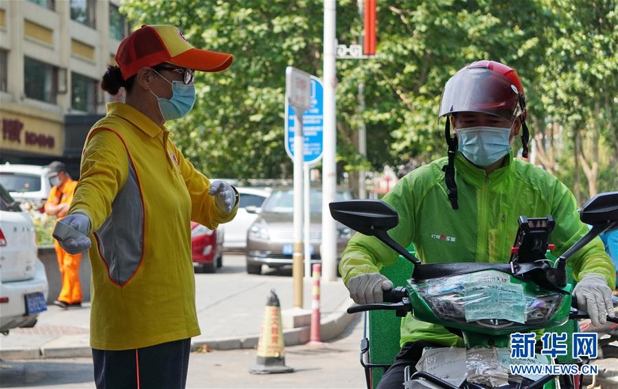 （總書記推動的改革身邊事&middot;文化改革篇）（4）特寫：&ldquo;生活便利了，環境變美了，人也舒心了&rdquo; &mdash;&mdash;感受基層文明實踐站里的惠民服務