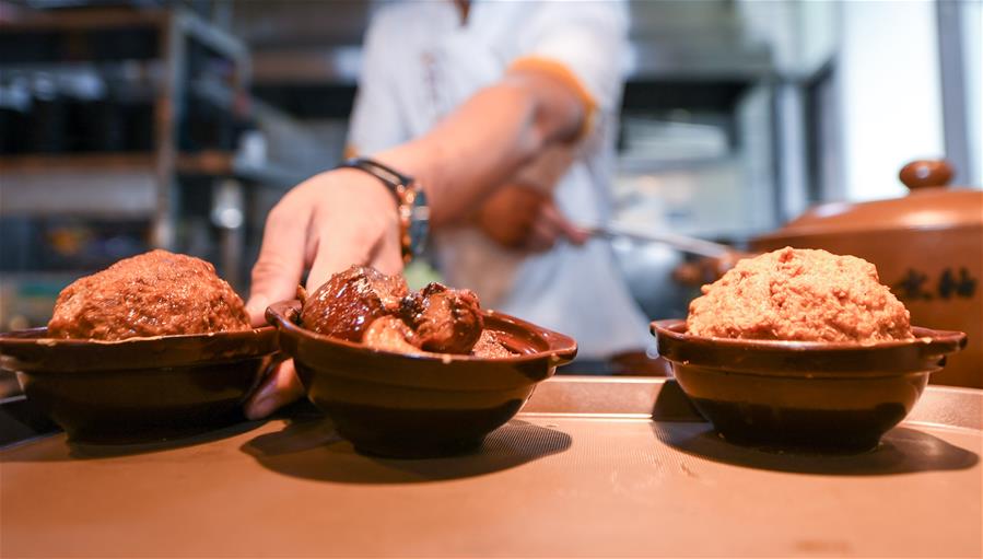 （在習近平新時代中國特色社會主義思想指引下&mdash;&mdash;新時代新作為新篇章&middot;習近平總書記關切事&middot;圖文互動）（2）讓&ldquo;舌尖上的節約&rdquo;成為習慣&mdash;&mdash;全社會營造浪費可恥、節約為榮的氛圍掃描