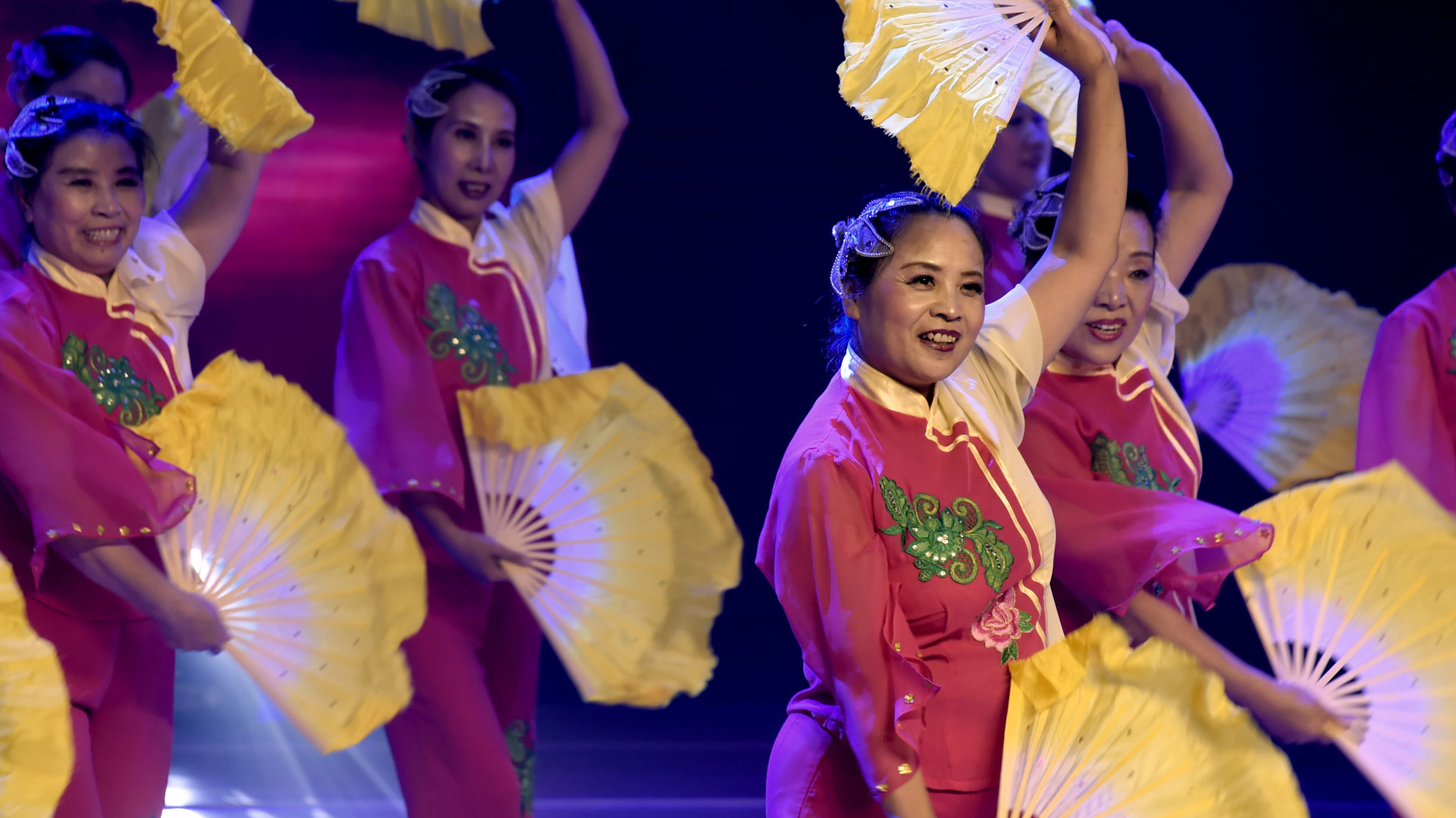 北京：社區(qū)里的&ldquo;紅舞臺&rdquo;