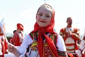 花車巡游奏響中俄&ldquo;最炫&rdquo;民族風(fēng)