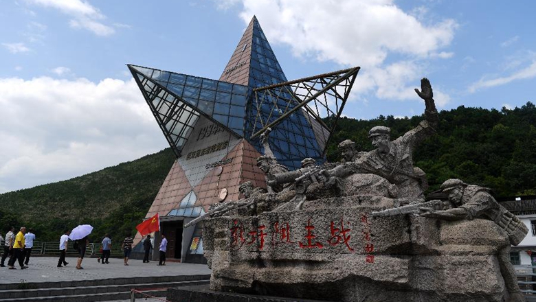 永遠的紅飄帶&mdash;&mdash;從革命長征路到發展新征程