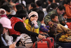 盤點農民工春節帶回家禮物：平安到家最重要