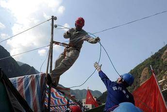 &ldquo;安靜&rdquo;的光明送進寶興受災群眾安置點
