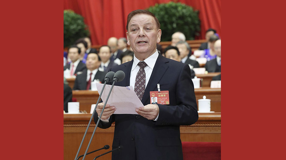 艾力更&middot;依明巴海主持會議