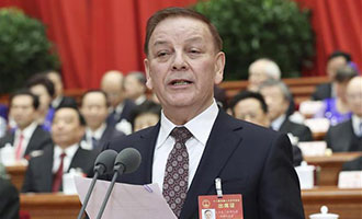 艾力更&middot;依明巴海主持會議